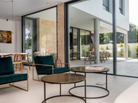 4 soluciones para ganar luz natural en viviendas oscuras sin grandes obras