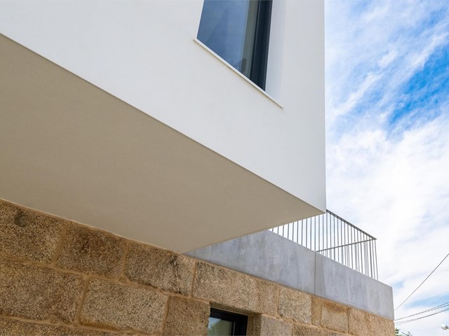 ¿Qué causa el deterioro prematuro de la impermeabilización?